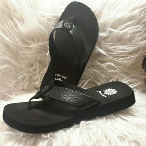New yellowbox black croco flip flops